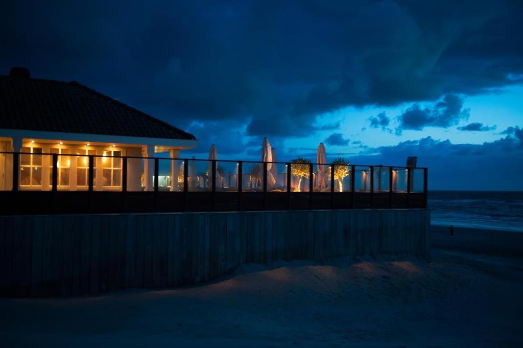 'T Strandhuys En De Vuurtoren, Met Eigen Keuken, Zonnig Terras Nabij Dorp, Duinen En Strand, Incl Verwarmd Binnen Zwembad Hollum  Exteriér fotografie