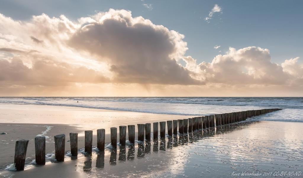 'T Strandhuys En De Vuurtoren, Met Eigen Keuken, Zonnig Terras Nabij Dorp, Duinen En Strand, Incl Verwarmd Binnen Zwembad Hollum  Exteriér fotografie