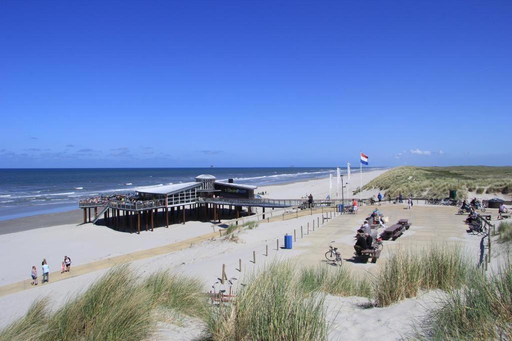'T Strandhuys En De Vuurtoren, Met Eigen Keuken, Zonnig Terras Nabij Dorp, Duinen En Strand, Incl Verwarmd Binnen Zwembad Hollum  Exteriér fotografie
